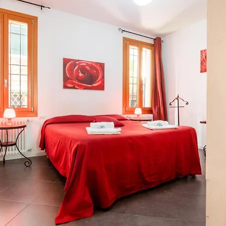 Guesthost - Castello Con Vista Sul Canale X6 شقة البندقية