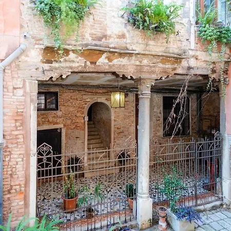 Castello Con Vista Sul Canale X6 Apartman *